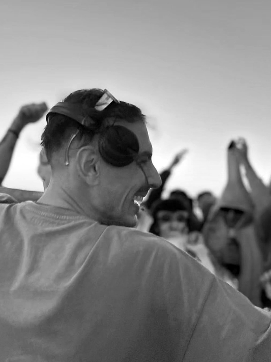 im_BlackSheep art worker e music selector